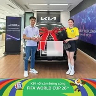 Kia Long An - Khách hàng tham khảo xe thực tế tại Đức Hòa.